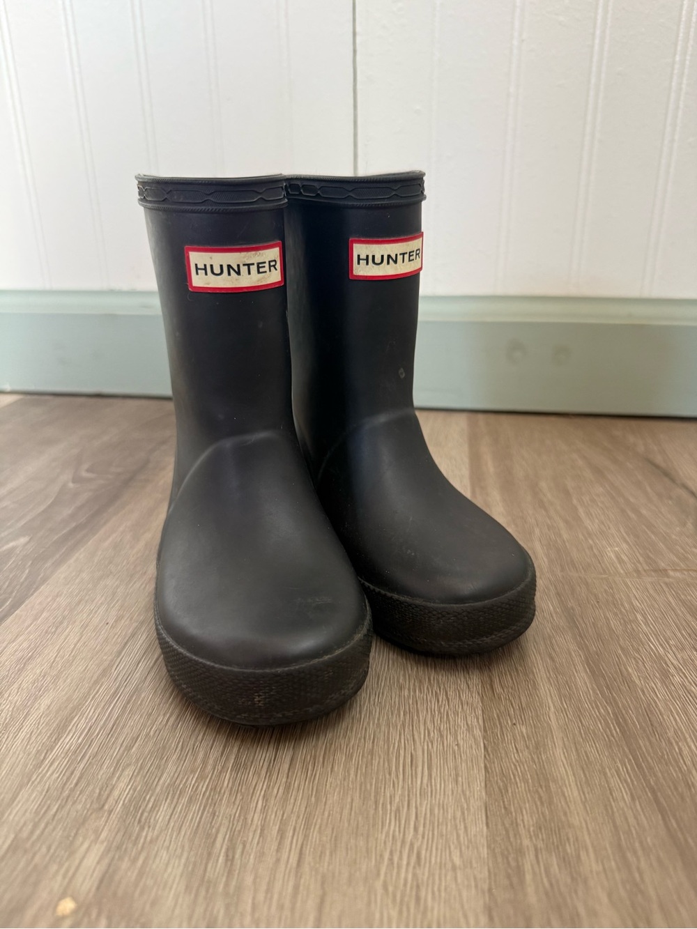 Hunter Toddler Black Rain boots with Red Logo